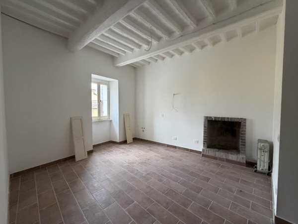 appartamento in vendita a Camerino in zona Paterno