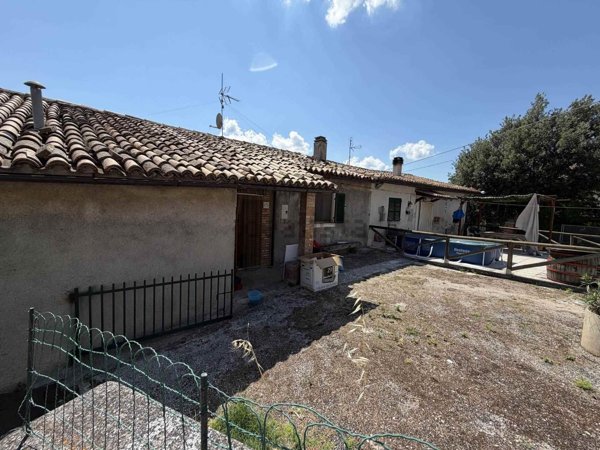 appartamento in vendita a Camerino in zona Pozzuolo