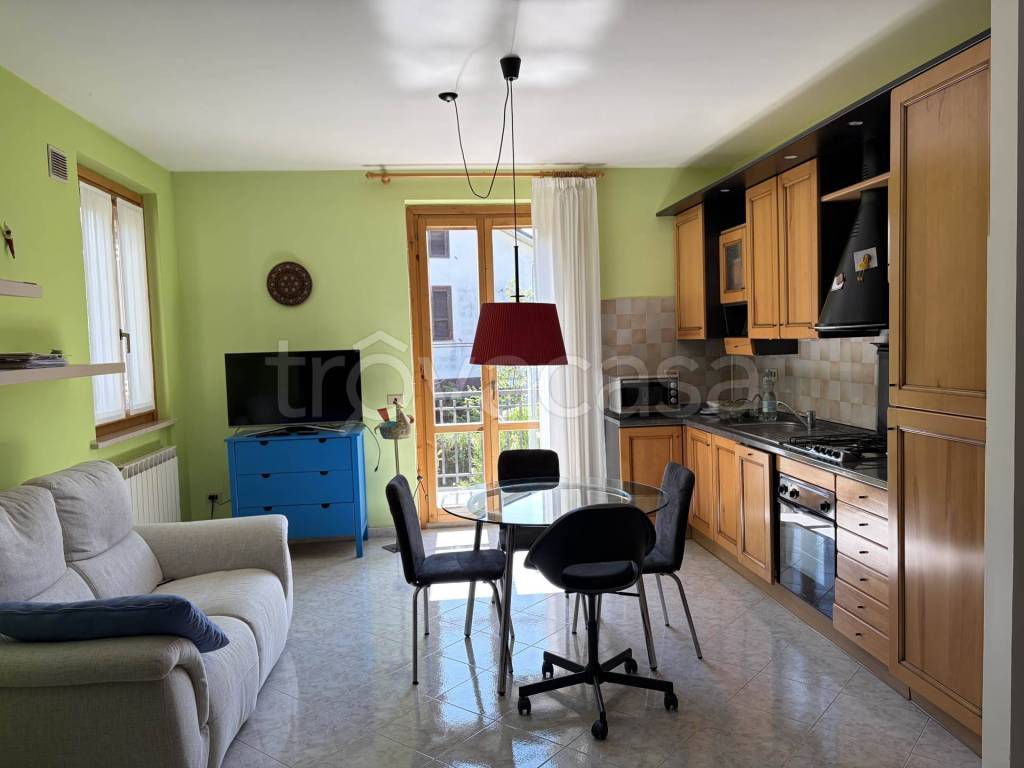 appartamento in vendita a Camerino in zona Varano