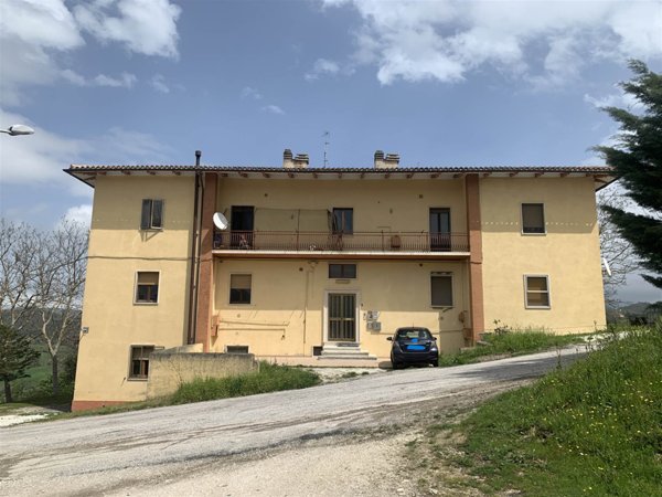 appartamento in vendita a Camerino in zona Varano