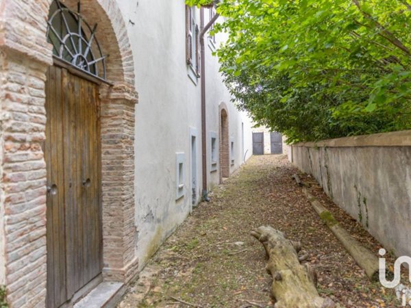 casa indipendente in vendita a Camerino in zona Mecciano