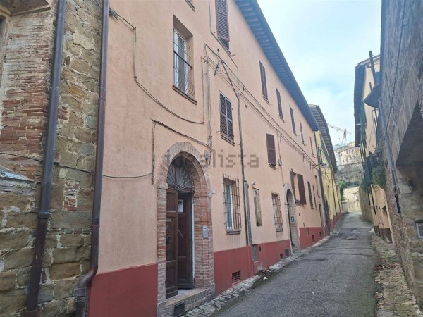 appartamento in vendita a Camerino in zona Varano