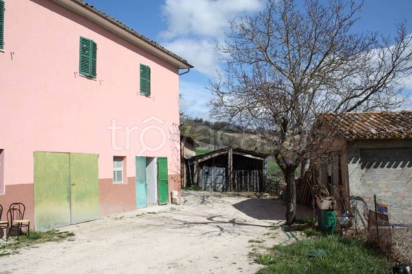 casa indipendente in vendita a Camerino in zona Casale