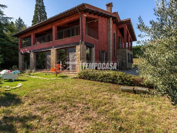 casa indipendente in vendita a Camerino in zona Varano
