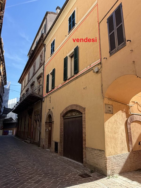 appartamento in vendita a Camerino in zona Varano