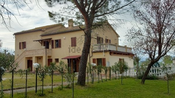 casa indipendente in vendita a Camporotondo di Fiastrone