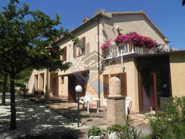 casa indipendente in vendita a Camporotondo di Fiastrone