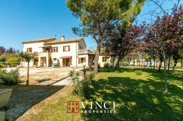 casa indipendente in vendita a Camporotondo di Fiastrone