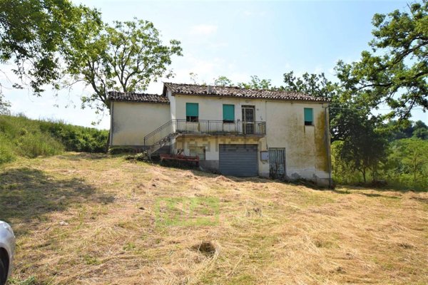appartamento in vendita a Camporotondo di Fiastrone