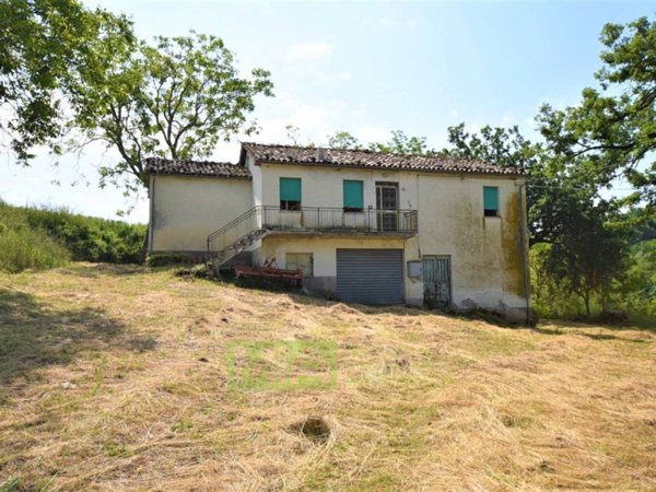 appartamento in vendita a Camporotondo di Fiastrone
