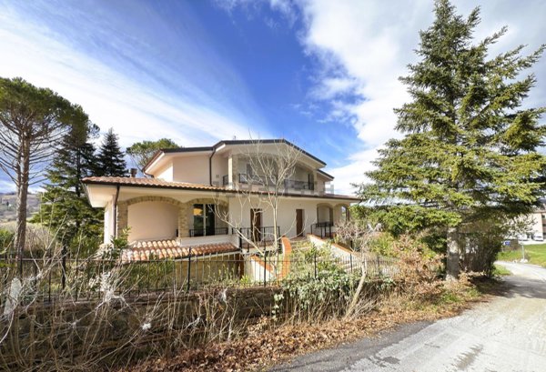 casa indipendente in vendita a Camporotondo di Fiastrone