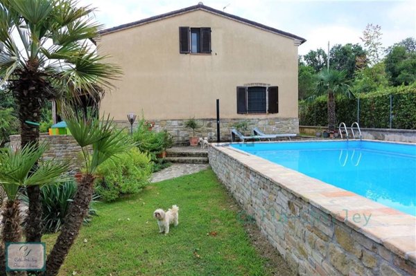 casa indipendente in vendita a Camporotondo di Fiastrone