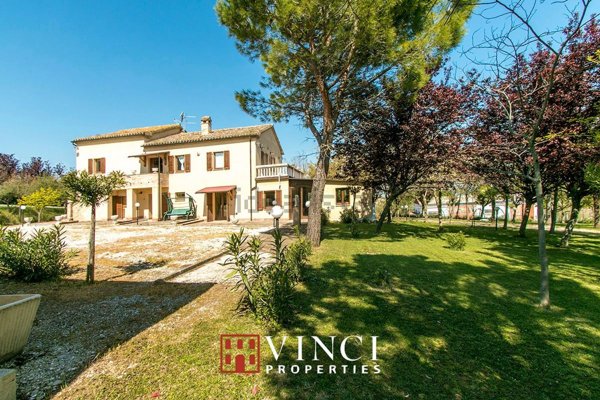 casa indipendente in vendita a Camporotondo di Fiastrone