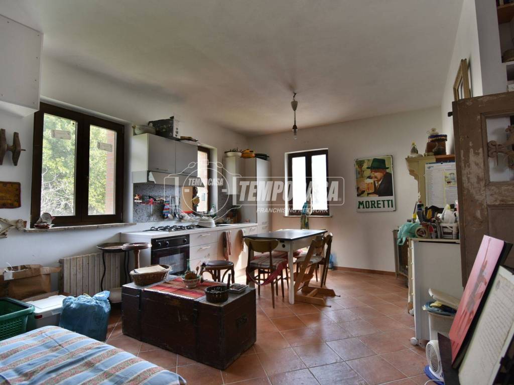 casa indipendente in vendita a Camporotondo di Fiastrone