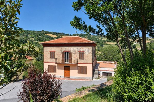 casa indipendente in vendita a Camporotondo di Fiastrone