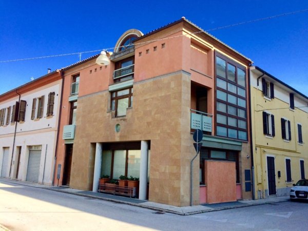 casa indipendente in vendita a Castelraimondo