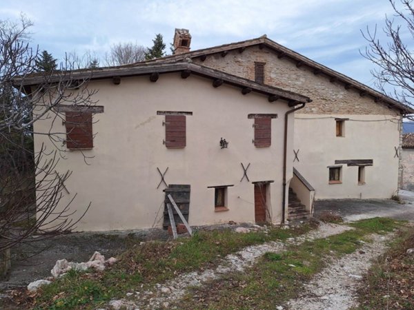 casa indipendente in vendita a Castelraimondo