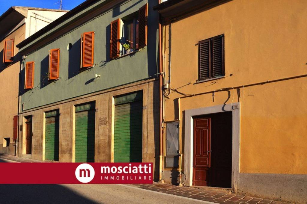 negozio in vendita a Castelraimondo