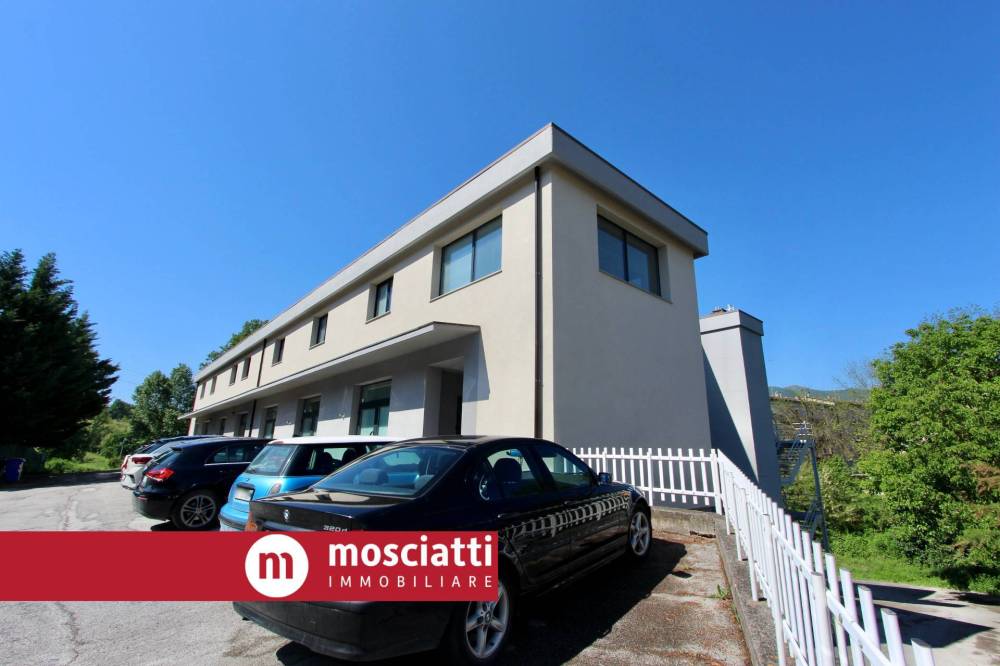 locale commerciale in vendita a Castelraimondo