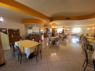 locale commerciale in vendita a Castelraimondo