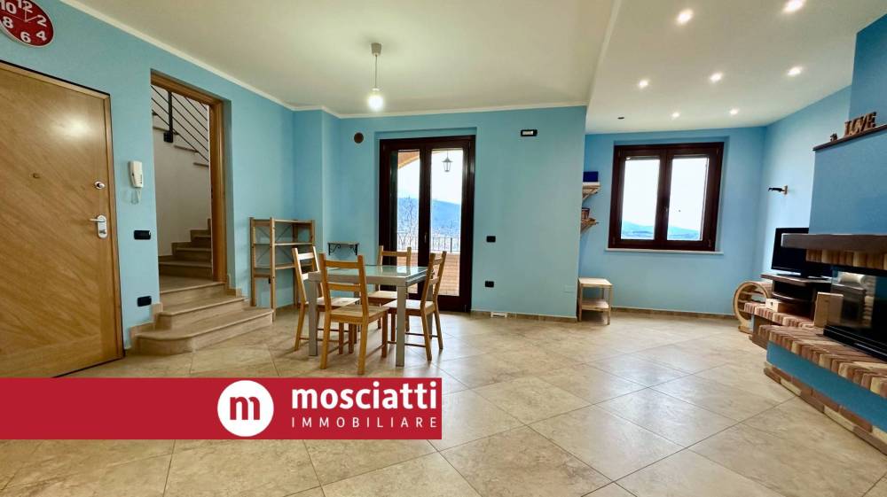 appartamento in vendita a Castelraimondo in zona Collina