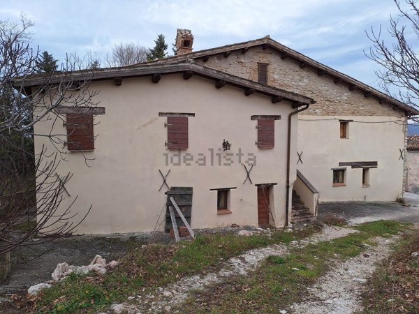 locale di sgombero in vendita a Castelraimondo