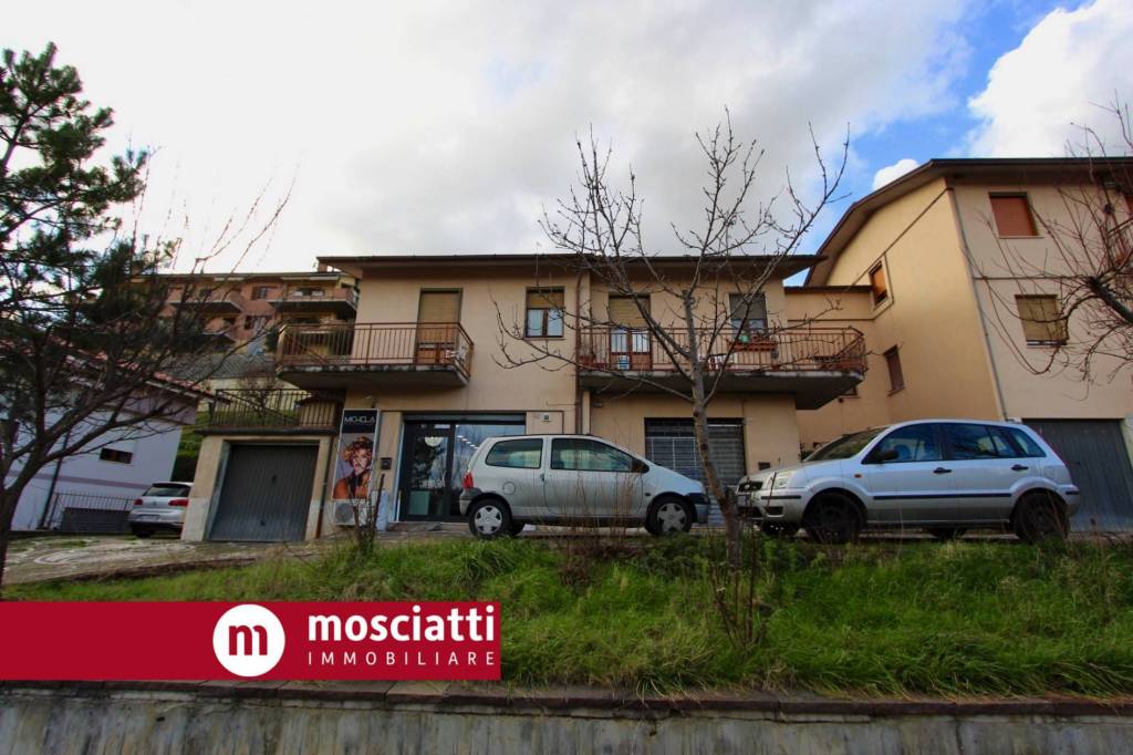 negozio in vendita a Castelraimondo