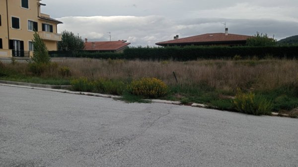terreno edificabile in vendita a Castelraimondo