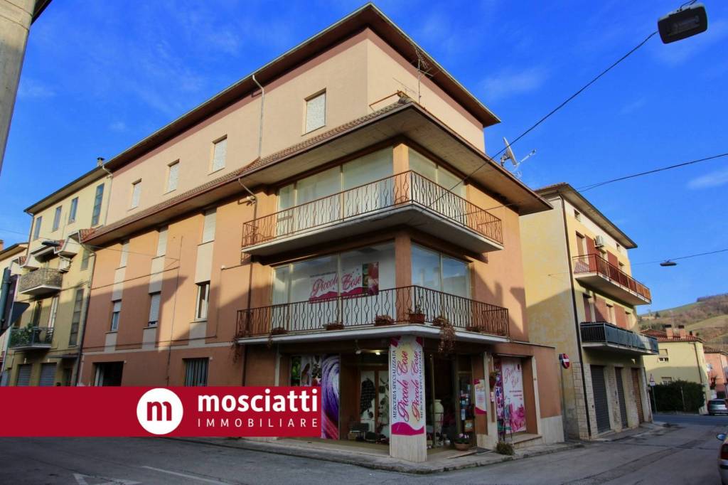 negozio in vendita a Castelraimondo