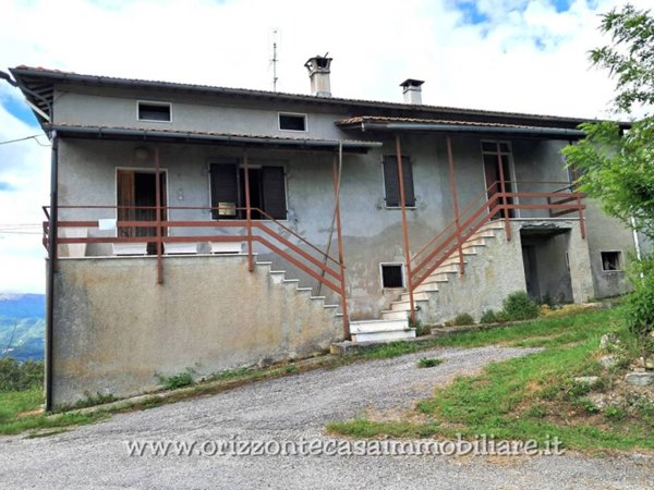 casa semindipendente in vendita a Castelraimondo in zona Collina