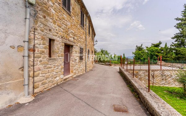 casa indipendente in vendita a Castelraimondo