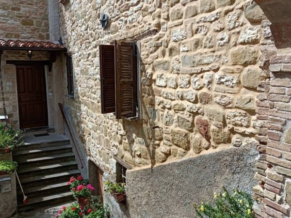 casa indipendente in vendita a Castelraimondo
