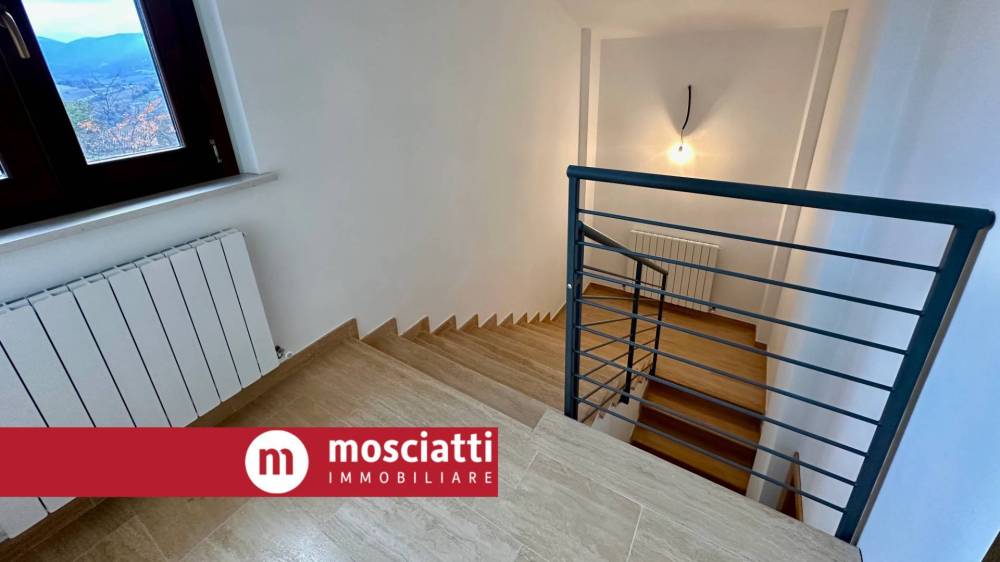 appartamento in vendita a Castelraimondo in zona Collina