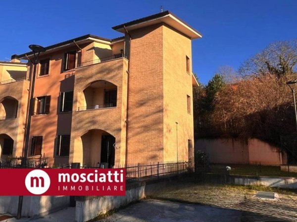 appartamento in vendita a Castelraimondo in zona Collina