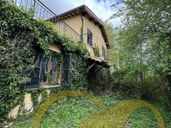 casa indipendente in vendita a Castelraimondo in zona Collina