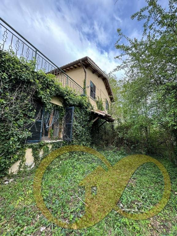casa indipendente in vendita a Castelraimondo in zona Collina