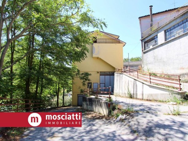 locale di sgombero in vendita a Castelraimondo