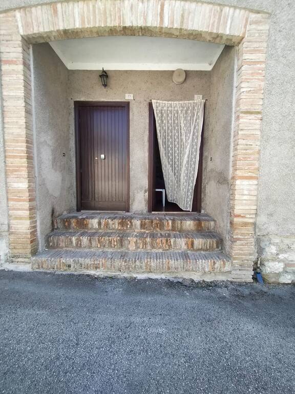 casa indipendente in vendita a Castelraimondo
