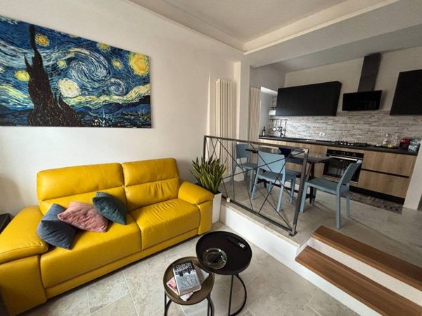 casa indipendente in vendita a Castelraimondo in zona Crispiero