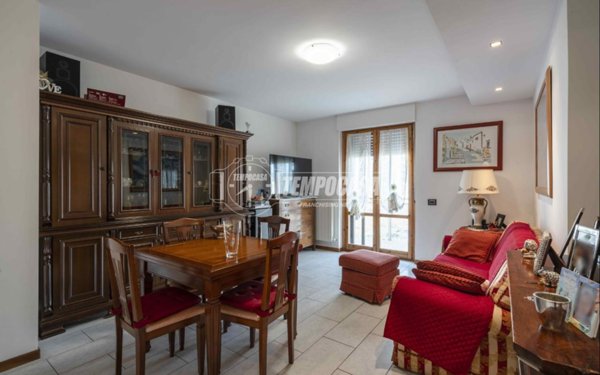 appartamento in vendita a Castelraimondo in zona Collina