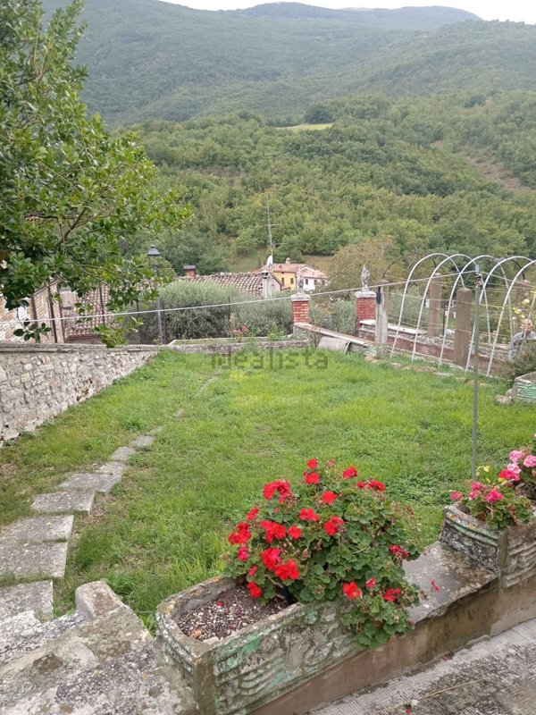 appartamento in vendita a Castelraimondo in zona Castel Santa Maria