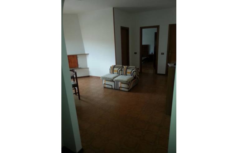 appartamento in vendita a Castelraimondo in zona Collina