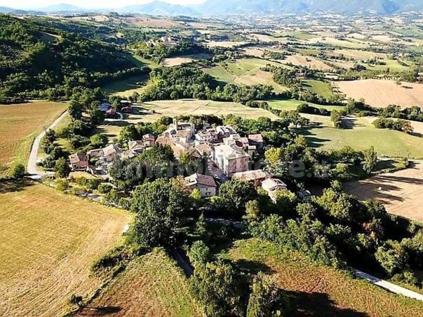 casa semindipendente in vendita a Castelraimondo