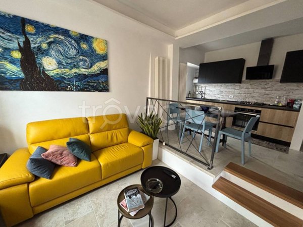 casa indipendente in vendita a Castelraimondo in zona Crispiero