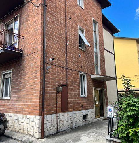 appartamento in vendita a Castelraimondo in zona Collina