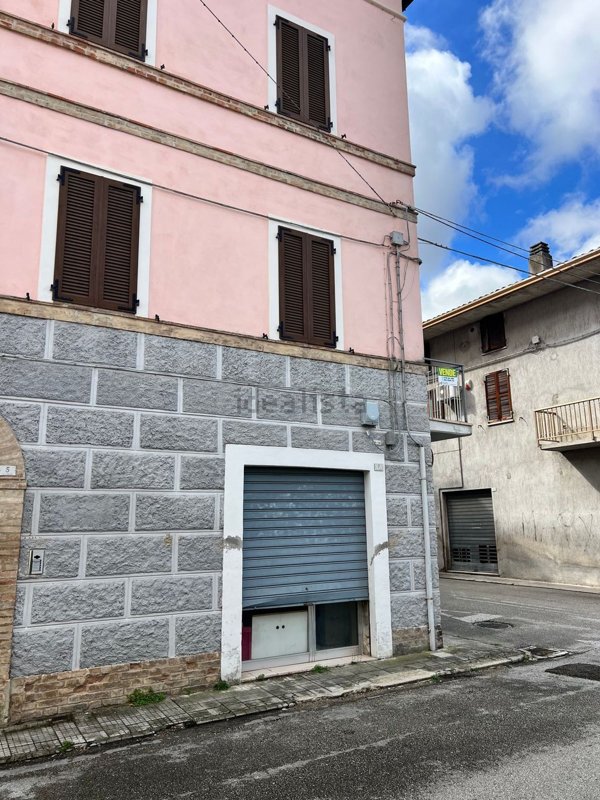appartamento in vendita a Castelraimondo in zona Collina