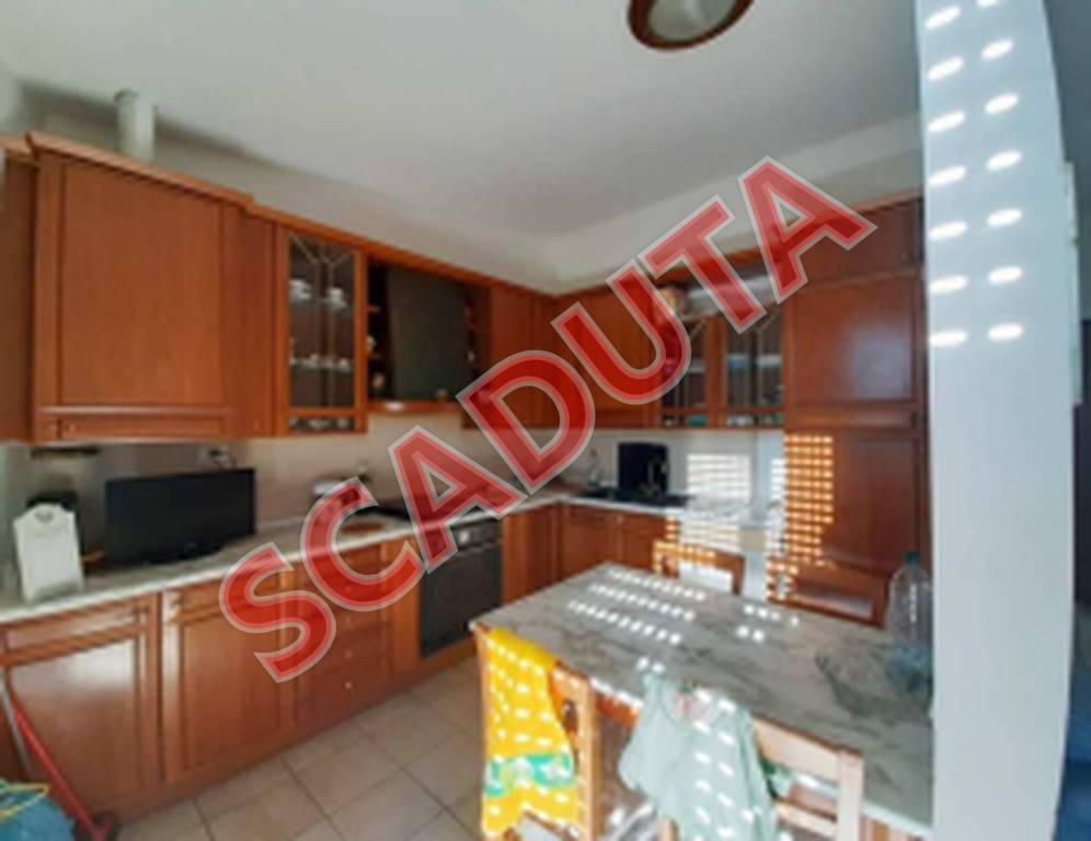 appartamento in vendita a Castelraimondo in zona Collina
