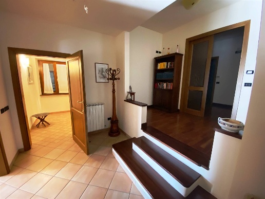 casa indipendente in vendita a Castelraimondo