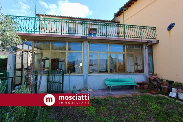 casa indipendente in vendita a Castelraimondo