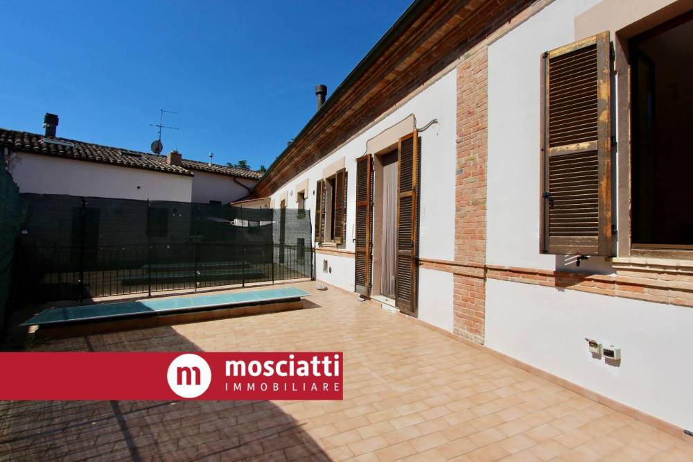 appartamento in vendita a Castelraimondo in zona Collina
